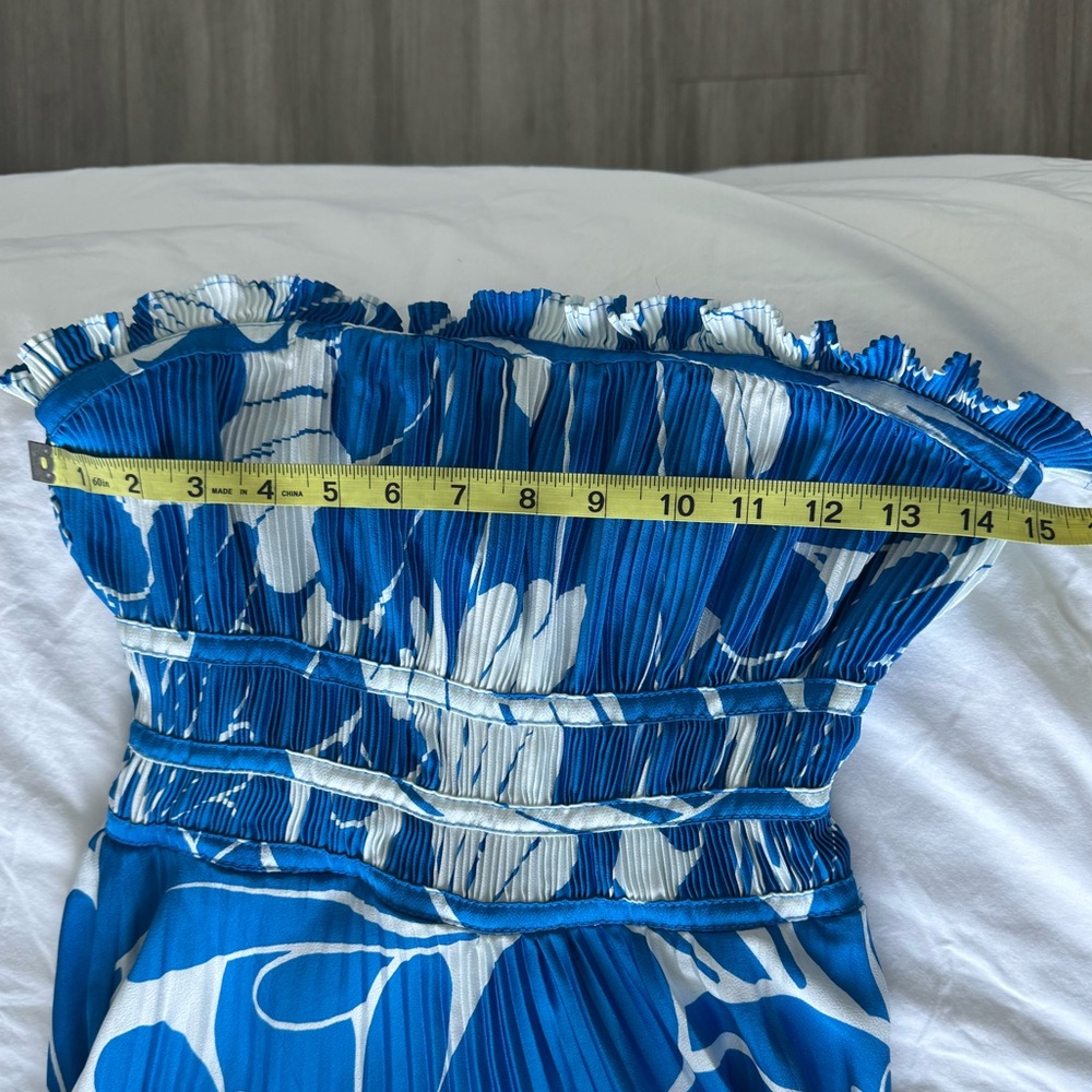 Elegant Blue Floral Strapless Dress - Picture 11 of 13